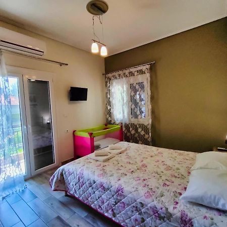 Luxury Lila House Under The Rocks Apartment Kalambaka Exterior photo