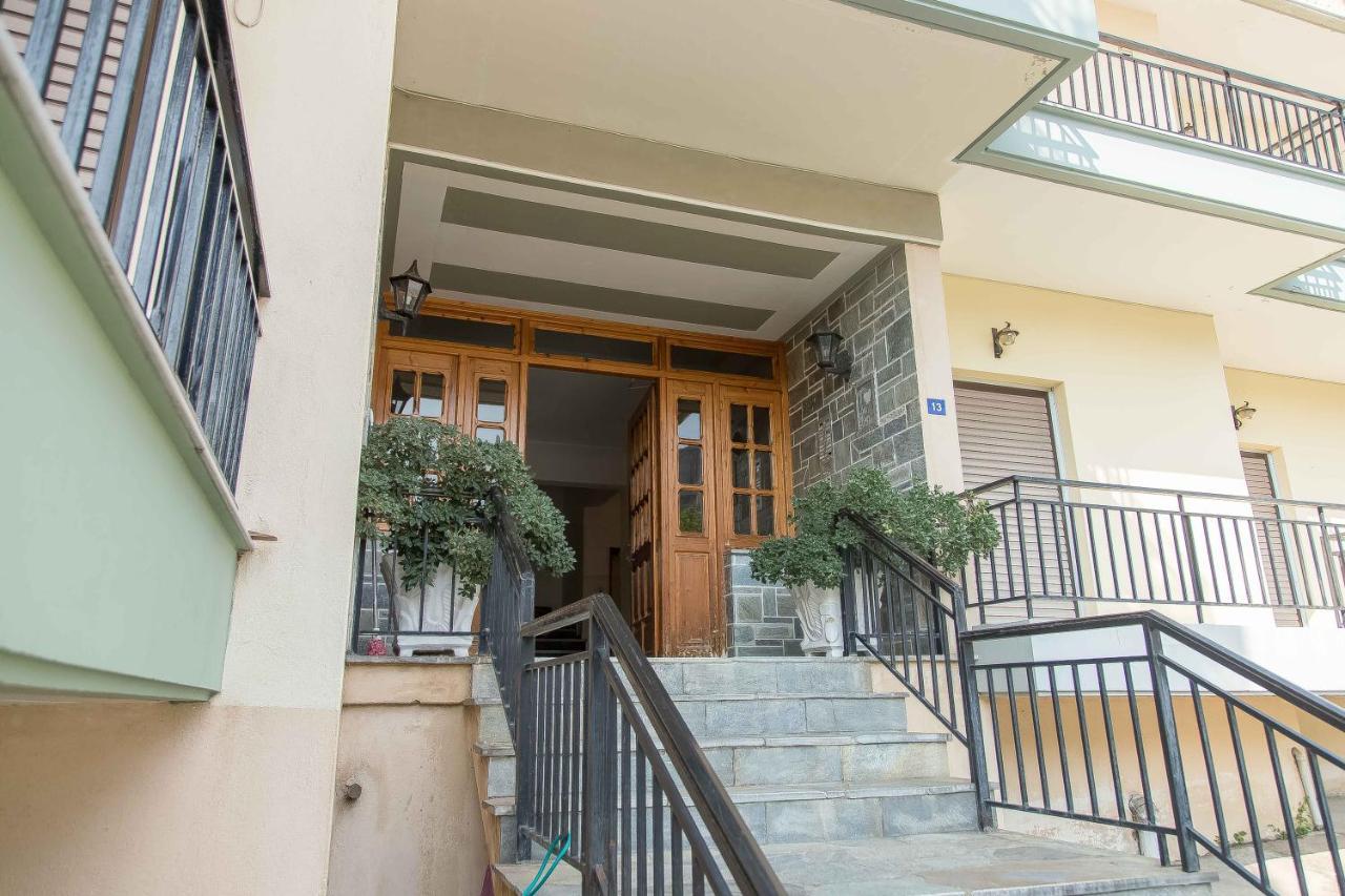 Luxury Lila House Under The Rocks Apartment Kalambaka Exterior photo