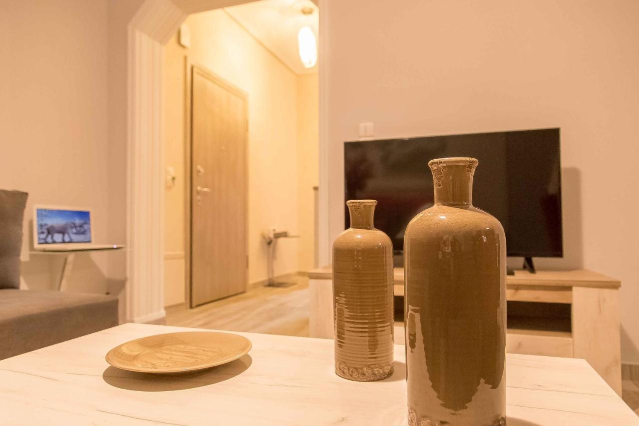 Luxury Lila House Under The Rocks Apartment Kalambaka Exterior photo