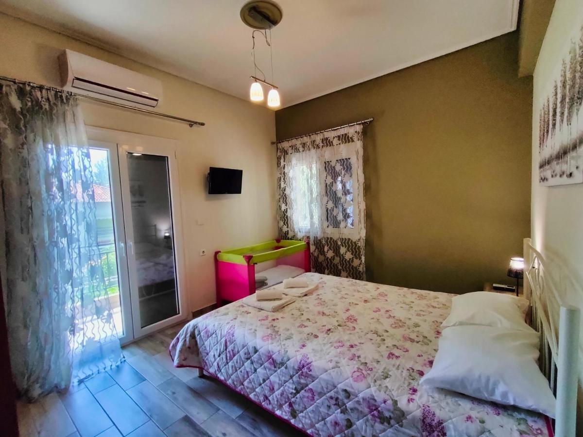 Luxury Lila House Under The Rocks Apartment Kalambaka Exterior photo