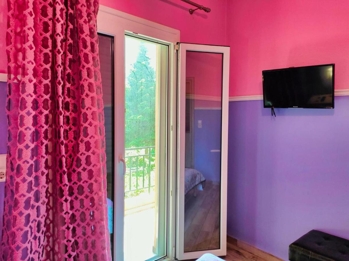 Luxury Lila House Under The Rocks Apartment Kalambaka Exterior photo