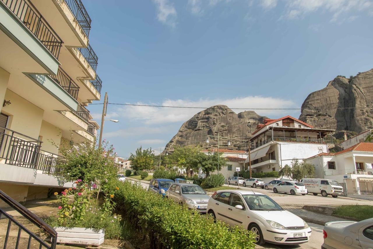 Luxury Lila House Under The Rocks Apartment Kalambaka Exterior photo